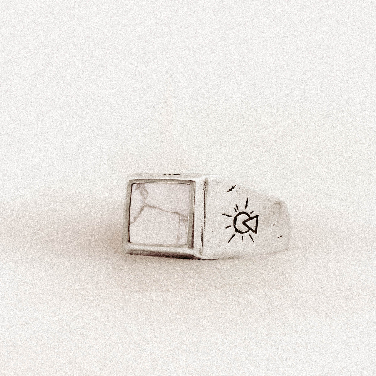 products:white-howlite-seeker