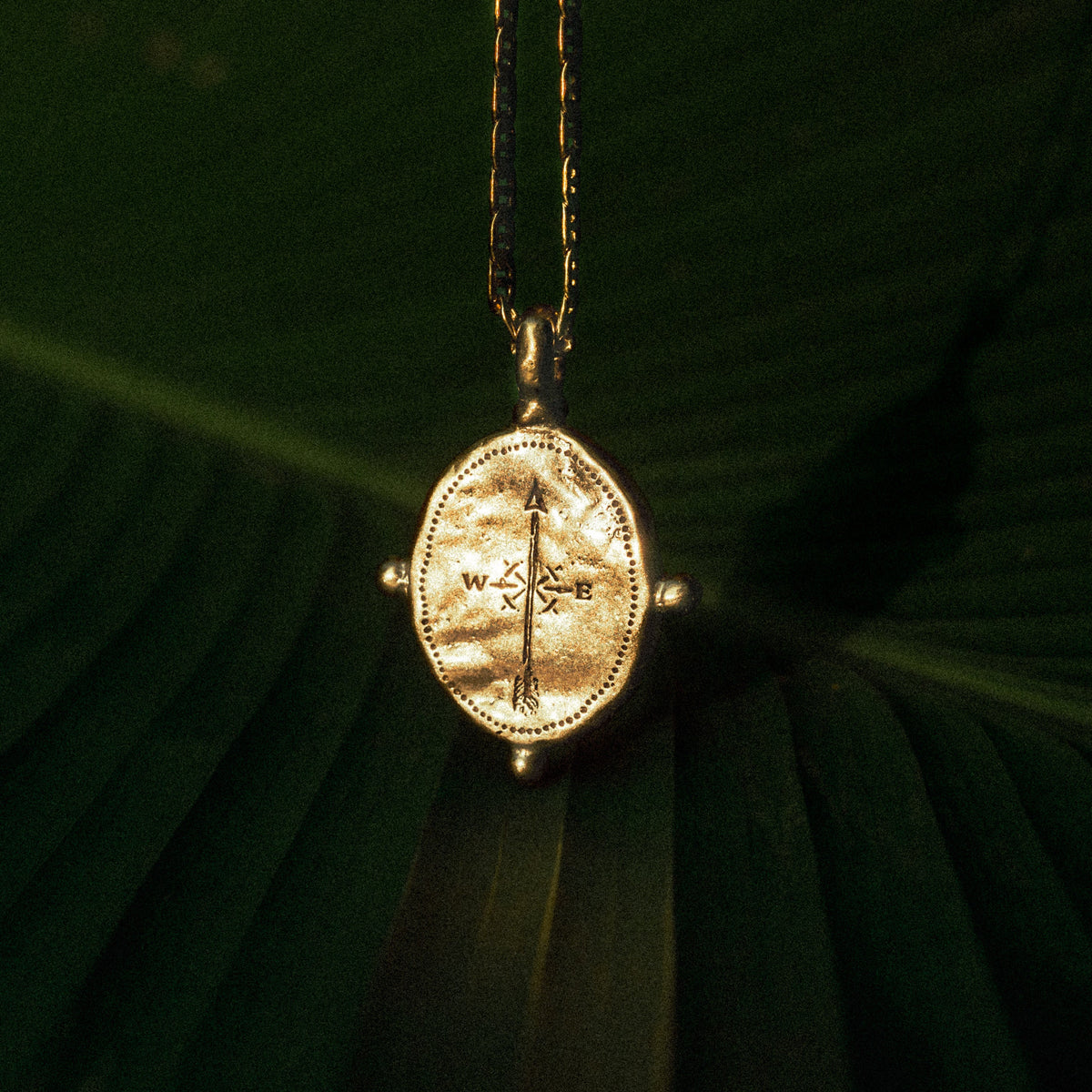 products:true-north-pendant-gold
