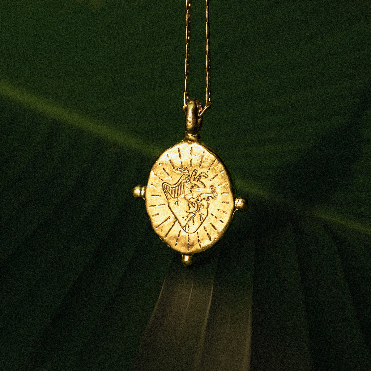 products:true-north-pendant-gold