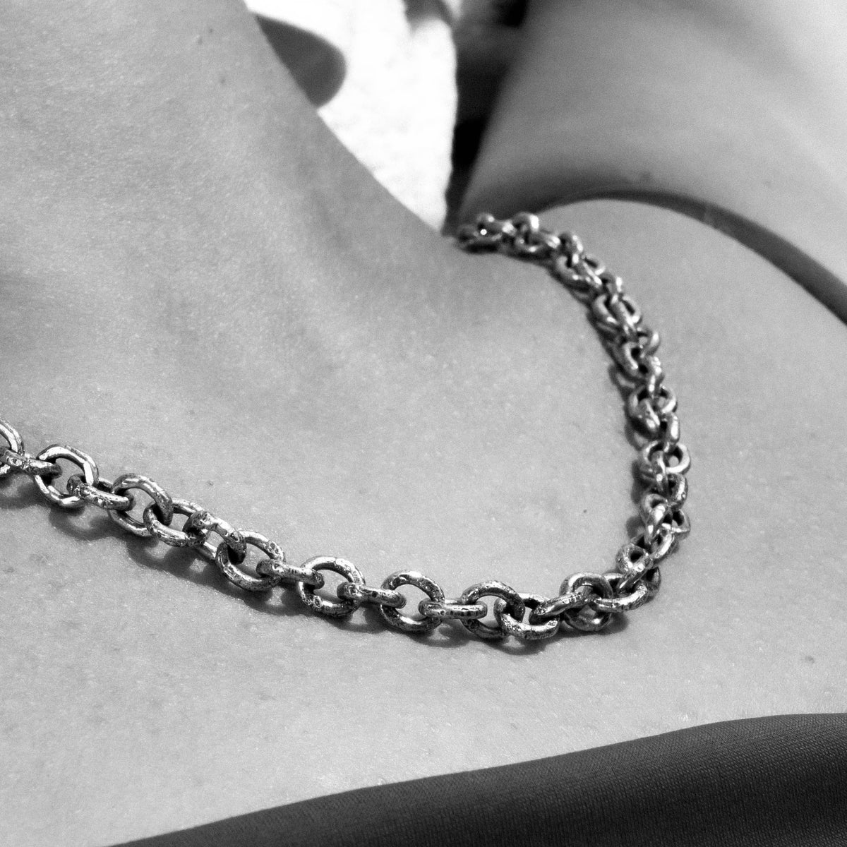 products:junto-e-mistruado-necklace-silver