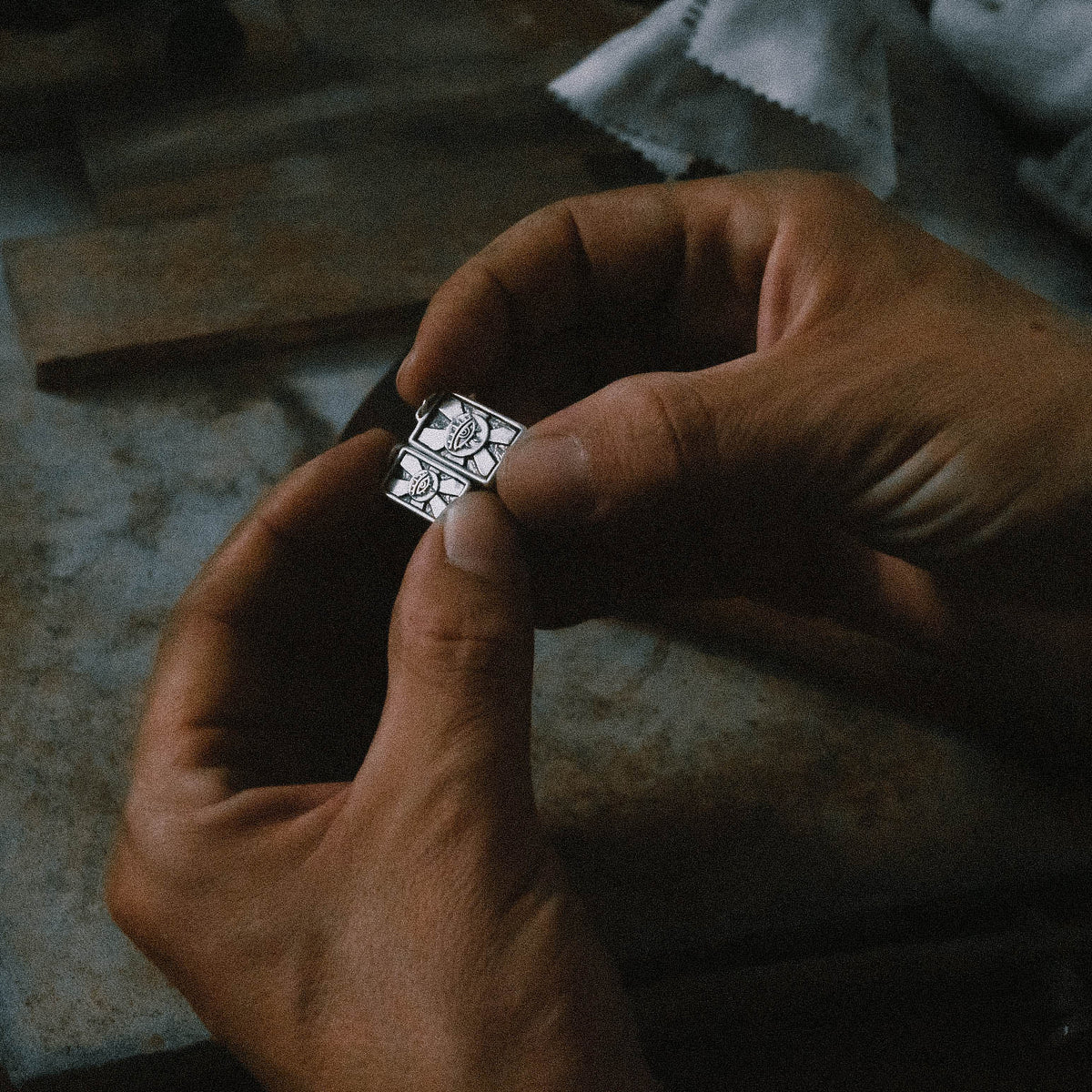 products:the-seeker-pendant