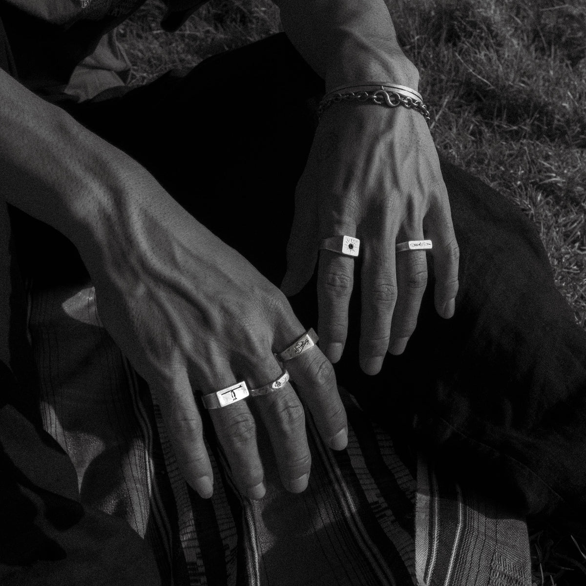 products:back-in-the-day-gold,the-seeker-ring-g,boxer-ring,chaos-theory-ring-silver,lost-treaure-gold,junto-e-mistruado-bracelet-gold,blowing-in-the-wind-cuff