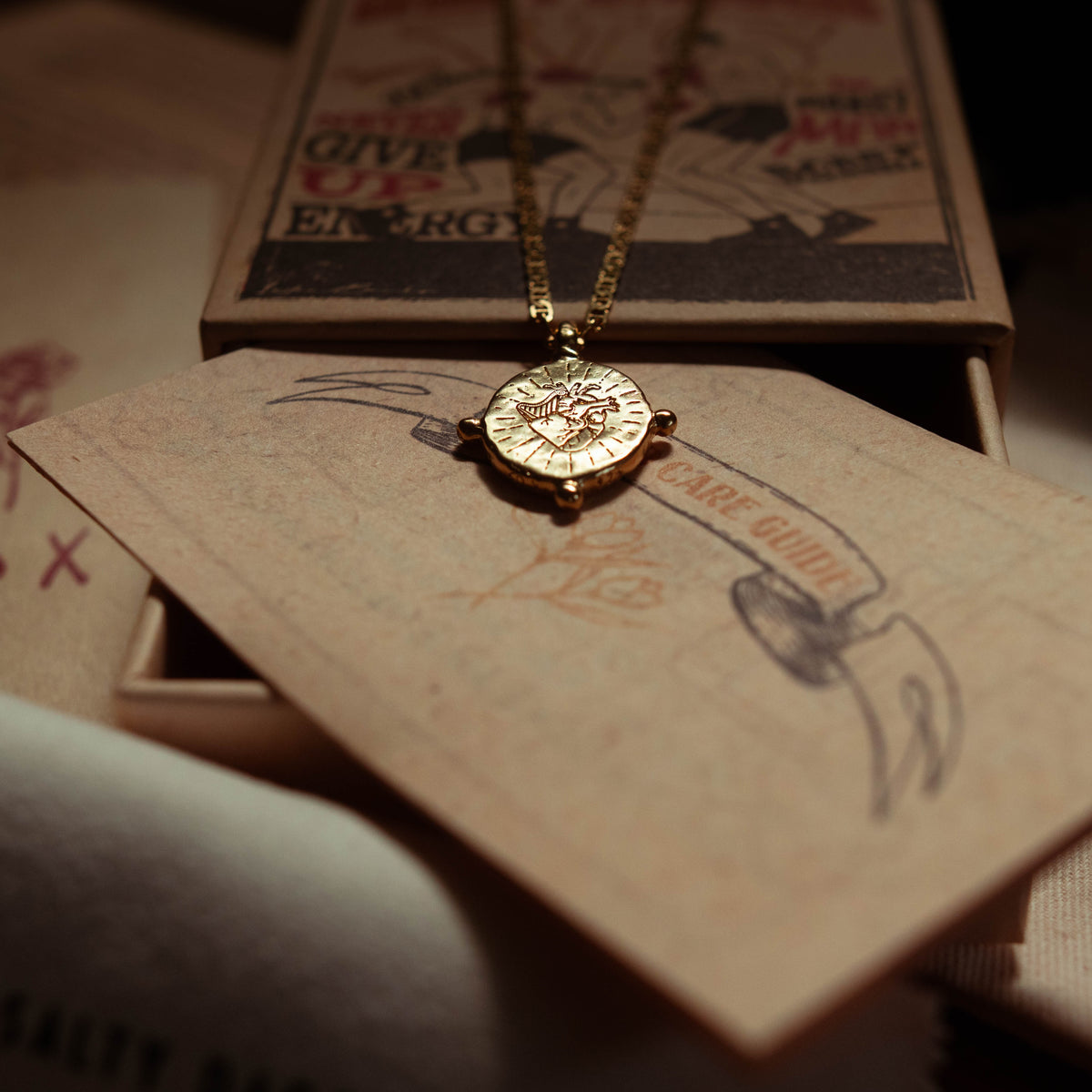 products:true-north-pendant-gold