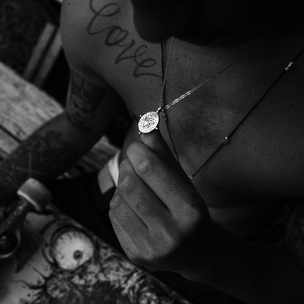 products:true-north-pendant-gold