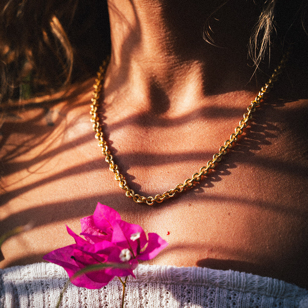 products:junto-e-mistruado-necklace-gold