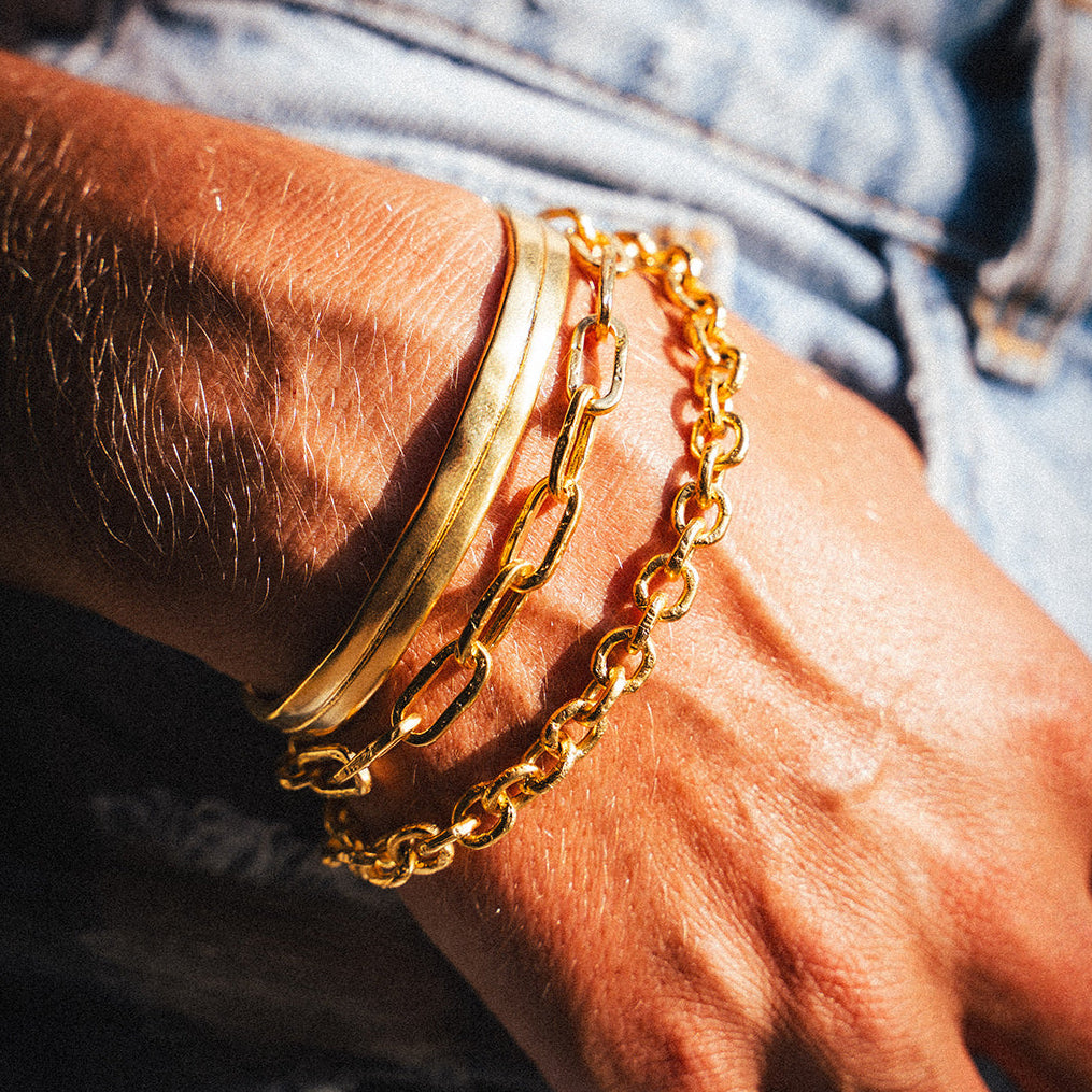 products:junto-e-mistruado-bracelet-gold,blowing-in-the-wind-cuff